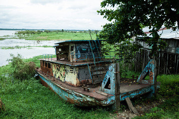 Fototapeta na wymiar Old boat stranded in the jungle