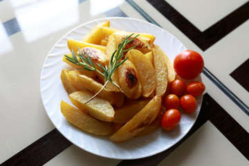 Sliced ​​Baked Potato with Tomatoes