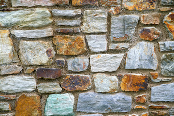 Mur de pierre, tons gris et roux