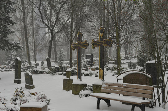 Winterlicher Friedhof in Berlin