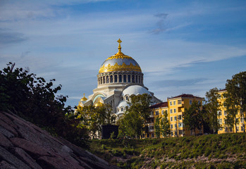 Fototapeta na wymiar Sea St. Nicholas Cathedral located on the island of Kronstadt