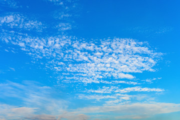 Fototapeta na wymiar beautiful blue sky with white clouds