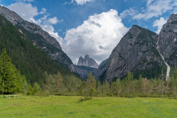 Blick auf die Nordwände der Drei Zinnen