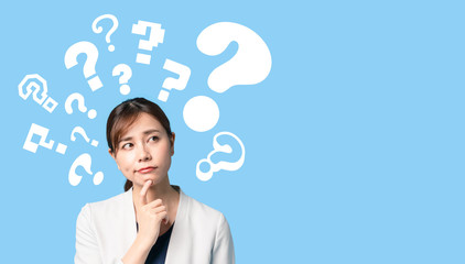 疑問を持つ女性