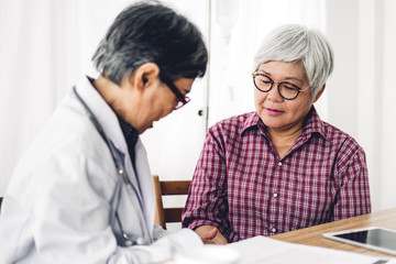 Obraz premium Doctor consulting and check up information with senior woman in hospital.elderly woman has sick.healthcare and medicine