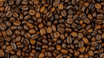 Obraz premium Roasted coffee beans background, Close Up mixture of different kinds of coffee beans.