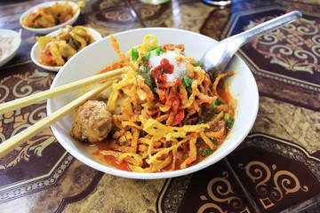 egg noodle in chicken curry food