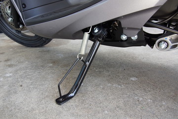 スクーターのサイドスタンド