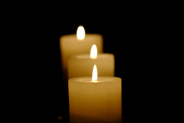 Drei Kerzen in einer Reihe