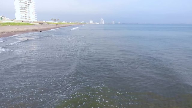 video sin modificacion de color, veracruz- boca del rio
vuelo con drone en linea recta sobre el mar