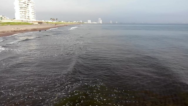 video con modificacion de color, veracruz- boca del rio
vuelo con drone en linea recta sobre el mar