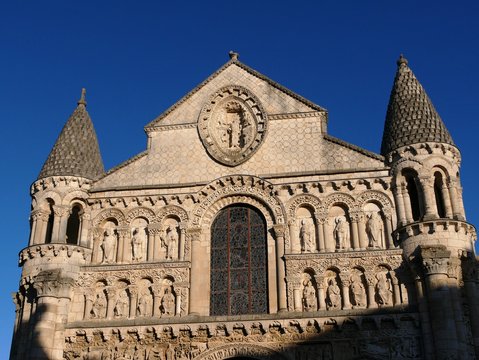 Facade de l'eglise romane Notre Dame la grande &agrave; Poitiers Vienne France