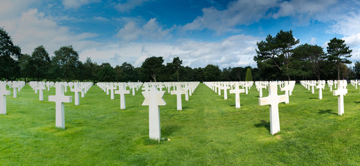 Fototapeta na wymiar panorama view of headstones in the American Cemetery at Omaha Beach in Normandy