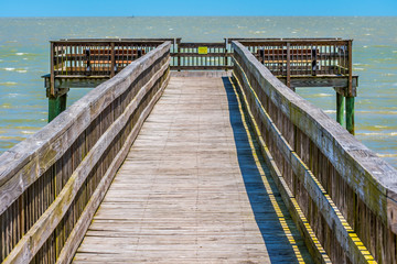 Obraz premium A very long boardwalk surrounded by shrubs in Aransas NWR, Texas