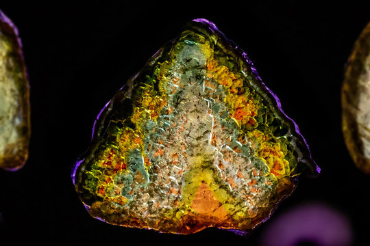 Turmalin Edelstein Close Up Detail beleuchtet, Gl&uuml;cksbringer