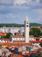 Fototapeta premium Pula, Istrien: Kirche von St. Anthony vom Kastell aus betrachtet