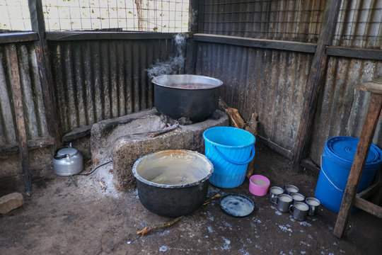 cucina di una scuola africana in Kenya 