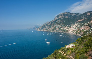 Fototapeta na wymiar Coastal towns in Capri