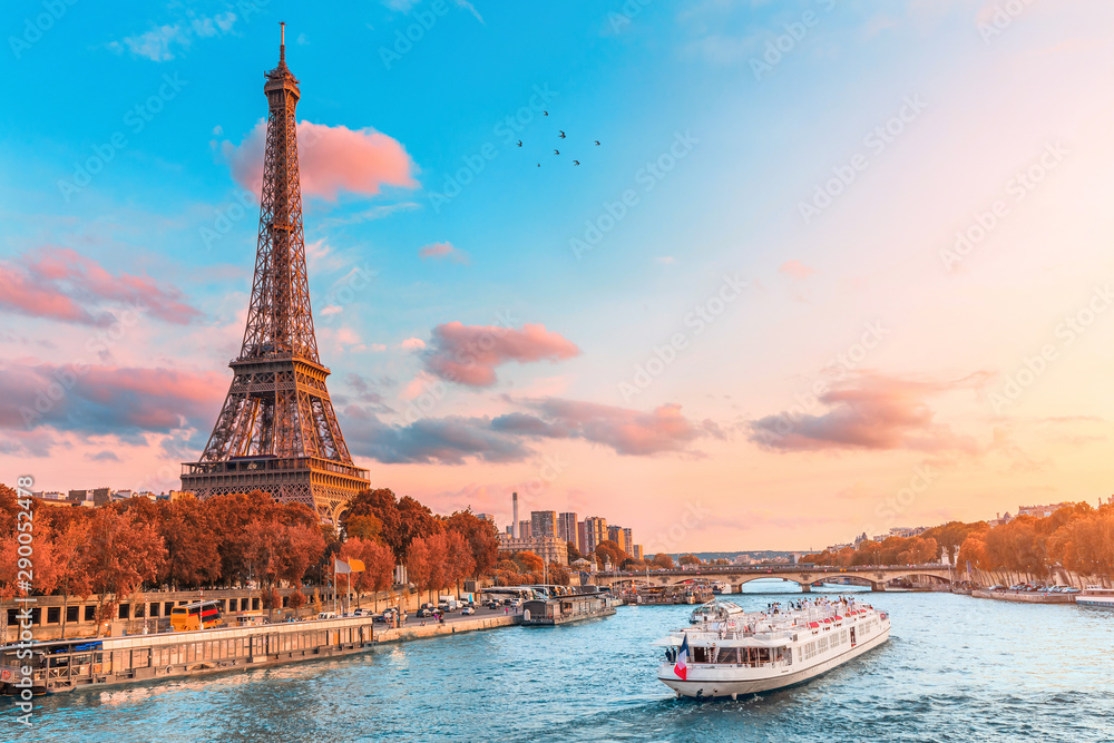 Wall mural the main attraction of paris and all of europe is the eiffel tower in the rays of the setting sun on