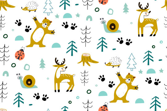 Cute seamless pattern with forest animals, with bear, deer, insects in the wood. forest elements and hand drawn shapes. Scandinaviann style childish texture for fabric.