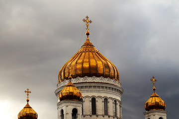 Fototapeta na wymiar Golden domes of orthodox church. Cathedral of Christ the Savior