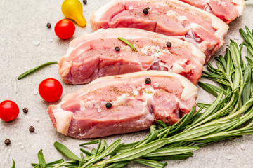 Raw pork belly with rind, peritoneum meat