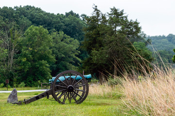 Fototapeta na wymiar A civil war canon on the Gettysburg National Military Park, Gettysburg, PA - image