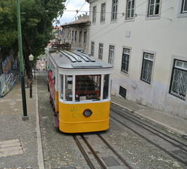 Fototapeta na wymiar Tram Alcantara Lissabon