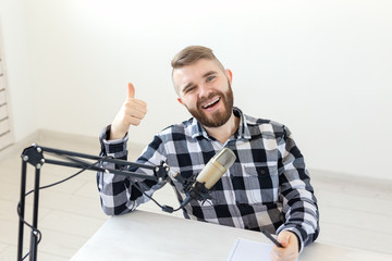 Radio host, streamer and blogger concept - Portrait of smiling man gesturing thumbs up, hosting a...