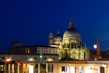 Fototapeta na wymiar Night view of basilica of St. Mary of Health in Venice
