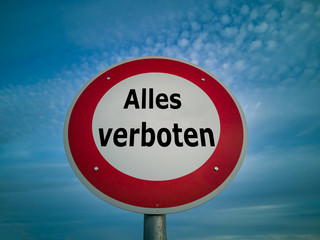 Verkehrsschild mit dem Text 