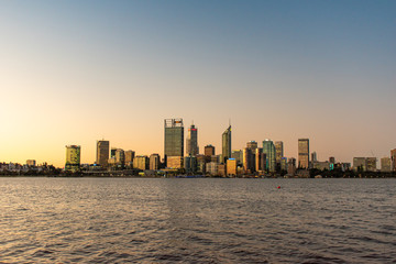 Fototapeta premium Miasto nad wodą