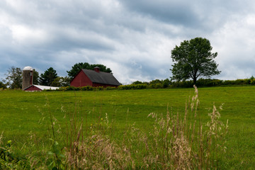 Obraz premium A photograph of a barn and land on a working farm that was deeded to a town for open space