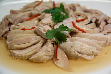  slice chicken steamed with spicy sauce