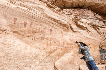 Photographer at Green Mask Ruin on Sheiks Canyon in Grand Gulch