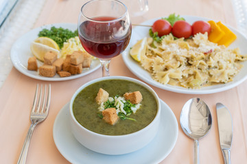 Green cream soup from spinach with croutons, cheese and fresh parsley