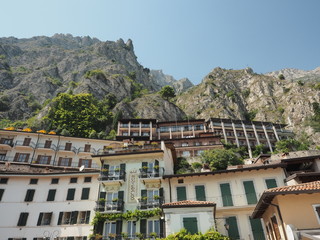 Fototapeta premium Limone sul Garda - italienische Gemeinde am Westufer des Gardasees in der Provinz Brescia in der Lombardei 