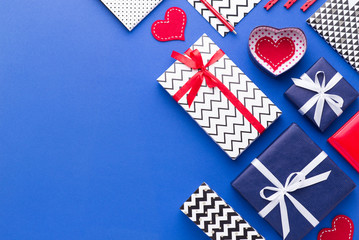 Obraz premium Person holding a present for Saint Valentine's day in his hands. Beautiful colorful background to st. Valentine day. Greeting card with red hearts. Wedding's invitation. Love expression.