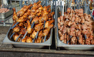 Barbecue of fried chicken legs.