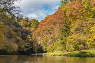 Geibi Gorge ( Geibikei ) Autumn foliage scenery view in sunny day. Beautiful landscapes of magnificent fall colours in Ichinoseki, Iwate Prefecture, Japan