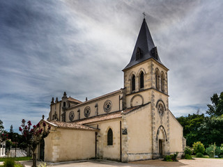 Obraz premium Church over dramatic sky with clouds