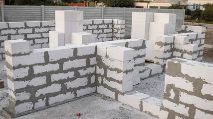 lightweight concrete block the bricks used in the construction of the new series are popular. Reduce heat resistant, lightweight, strong