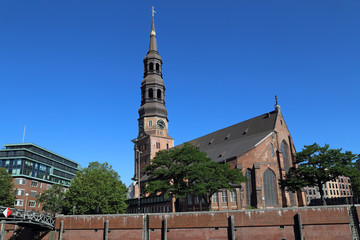 Fototapeta na wymiar st. Katharinen church in Hamburg, Germany