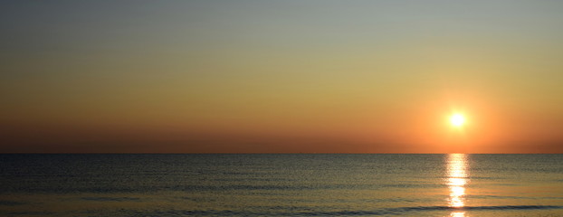 Sonnenaufgang am Meer - Banner und Hintergrund