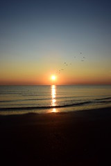 Sonnenaufgang &uuml;ber dem Meer