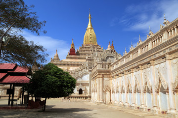 Fototapeta na wymiar Ananda Tempel in Bagan