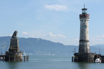 Blick auf die Hafeneinfahrt von Lindau am Bodensee