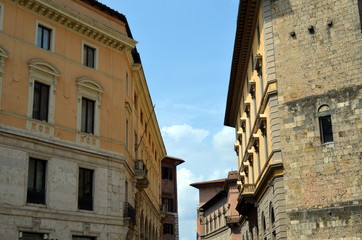 Fototapeta na wymiar Alte Steinhäuser in Siena