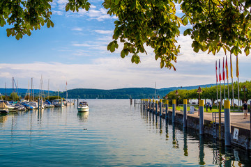 Sommer Urlaub am Bodensee Radolfzell Hafeneinfahrt mit Booten