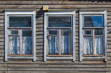 Fototapeta na wymiar Windows of a wooden cottage